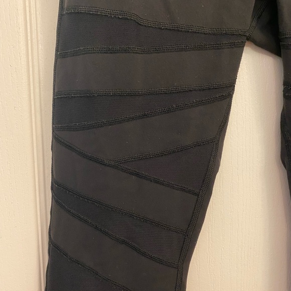 Lululemon Tech Mesh 28” - Picture 3 of 6